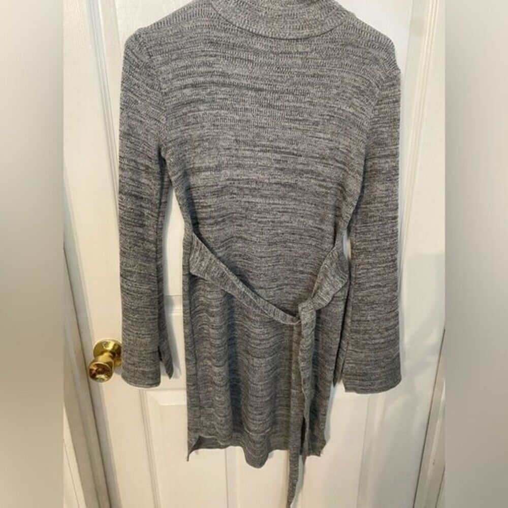 - L‎ Atiste grey long sleeve sweater, dress size small